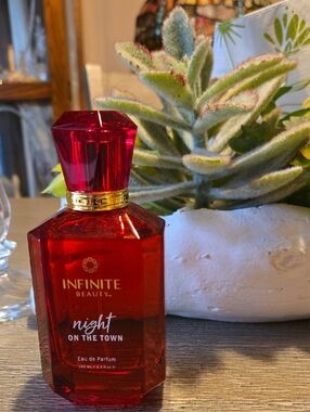 Night On The Town Eau de Parfum - Red